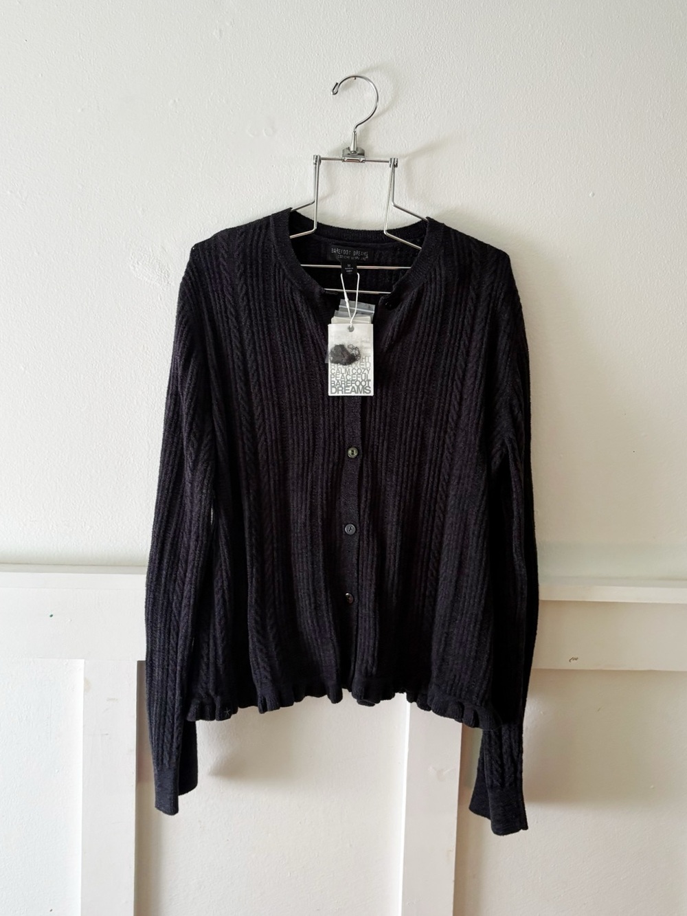NWT BAREFOOT DREAMS CozyChic Ultra Lite Cable Knit Cardigan with Ruffle
In black